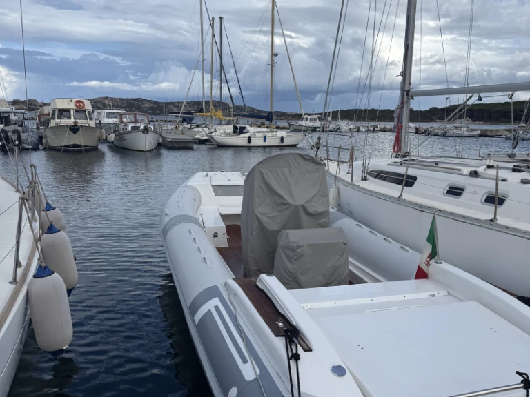 Wynajem łodzi Pirelli P880 sport w Porto Turistico Palau na SamBoat 
