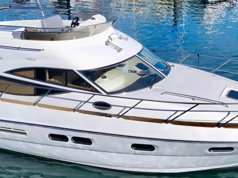 Wynajmij Sealine F425  w Antibes