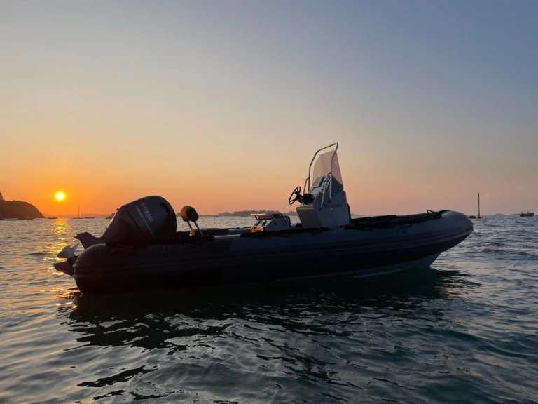 3D Tender 3D Tender 600 Patrol między profesjonalistami a osobami prywatnymi w Carantec