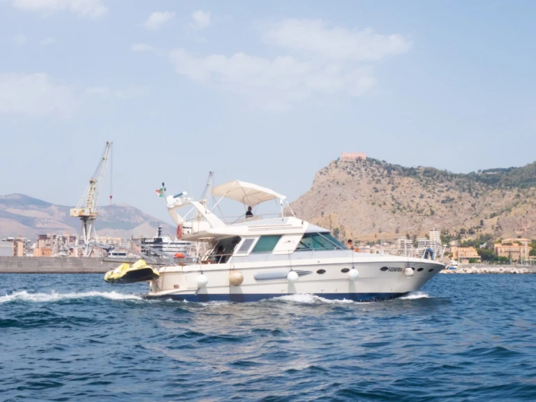Wynajem łodzi Palermo tanio flybridge