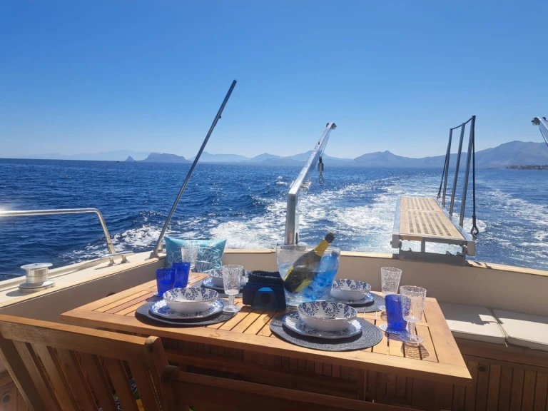 Wynajmij superitalia flybridge w Palermo