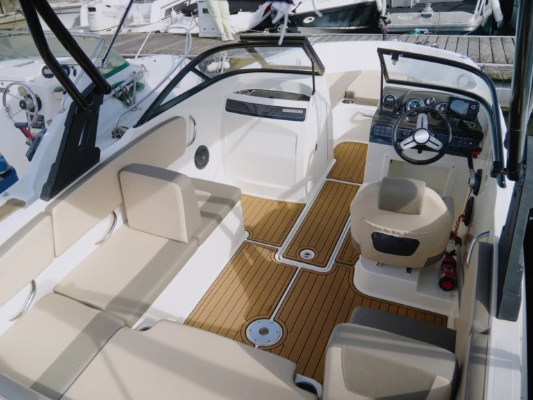 Wynajem łodzi Bayliner BAYLINER VR4 w Aix-les-Bains na SamBoat 