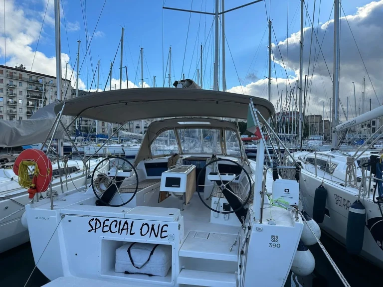 Wynajmij Dufour Dufour 390 GL w Cagliari