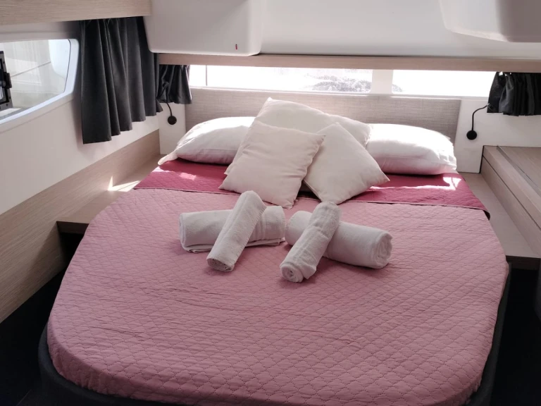 Wynajmij Fountaine Pajot Isla 40 w Cagliari
