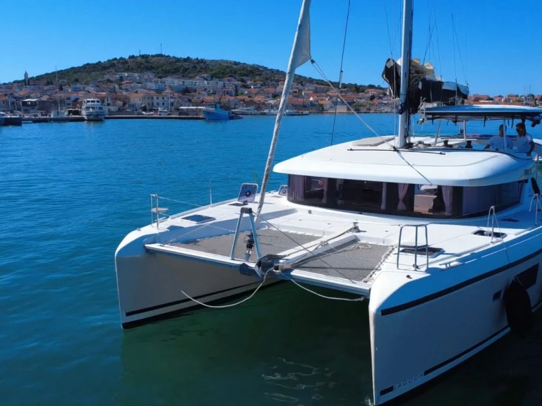 Wynajem łodzi Lagoon Lagoon 42 w Sibenik na SamBoat 