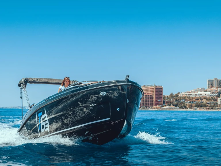 FEMIS AQUA 615 T6 między profesjonalistami a osobami prywatnymi w Puerto Marina Benalmadena