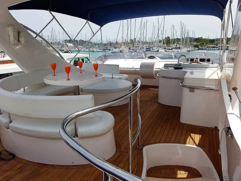 Wynajmij Luksusowy jacht z lub bez skippera Gulf Craft w Gouvia