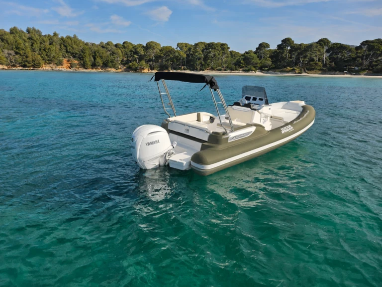 Wynajmij Łódż półsztywna z lub bez skippera Joker Boat w Le Lavandou