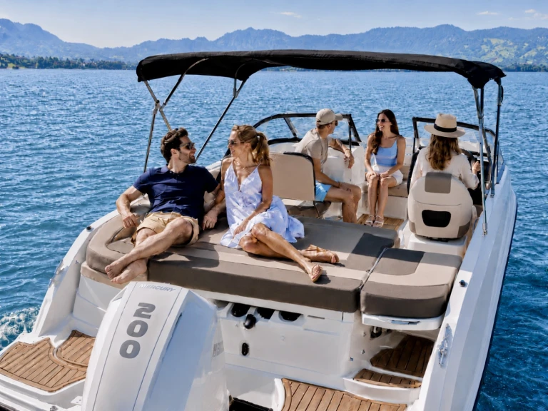 Wynajem Motorówka Bayliner z patentem 