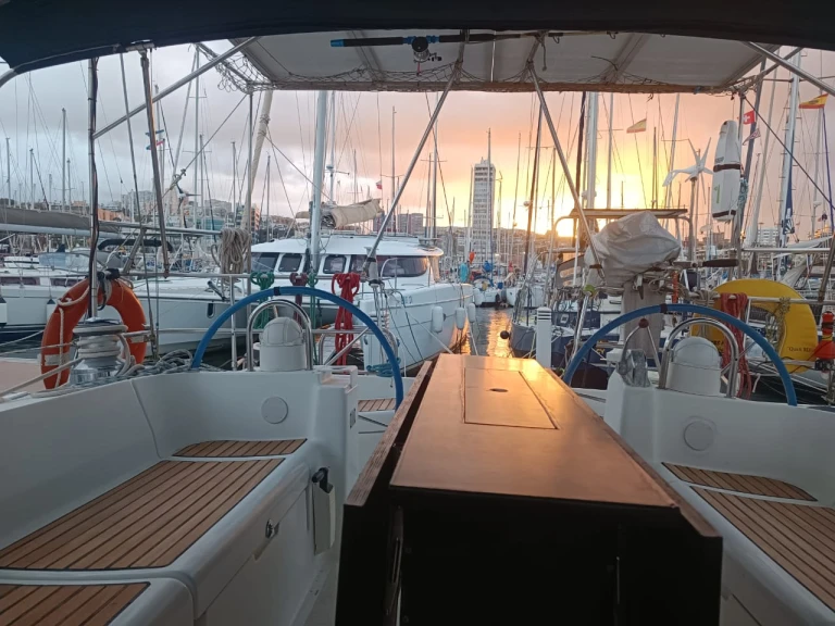 Wynajmij Bénéteau Oceanis 473 Clipper w Tivat