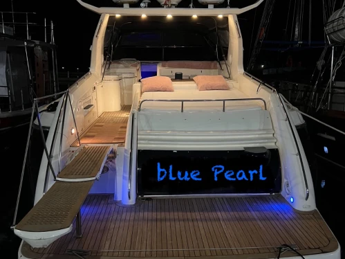 Sunseeker Camargue 55 między profesjonalistami a osobami prywatnymi w Nydri