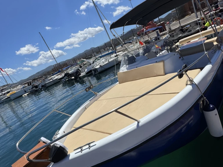 Motorówka do wynajmu w San Antonio Port w najlepszej cenie