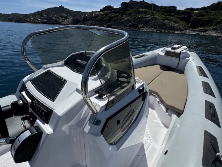 Ranieri Cayman 26 Sport Touring między profesjonalistami a osobami prywatnymi w Argelès-sur-Mer