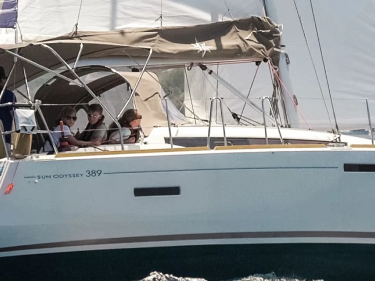 Wynajem Żaglowiec w Le Marin - Jeanneau Jeanneau Sun Odyssey 389