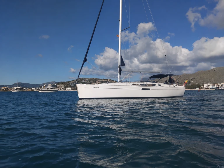 Jeanneau Sun Odyssey 44i między profesjonalistami a osobami prywatnymi w Puerto de Pollensa