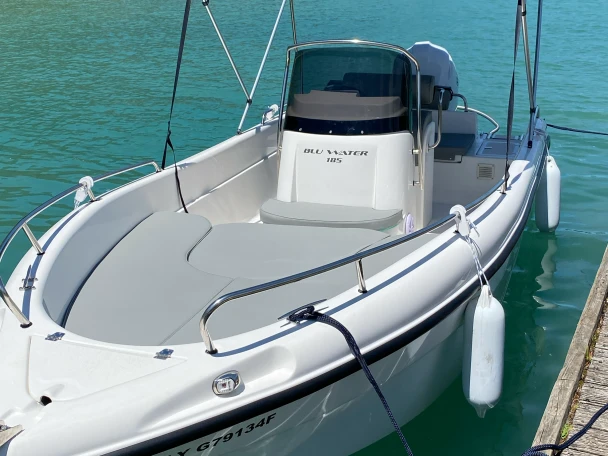 Poseidon BLU WATER 185 między profesjonalistami a osobami prywatnymi w Meillerie