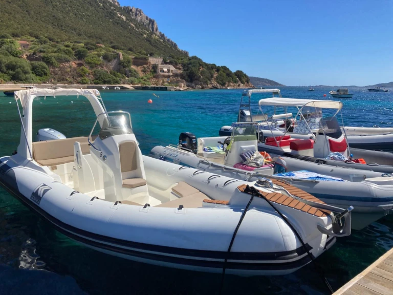 Wynajem łodzi Porto Rotondo tanio 700