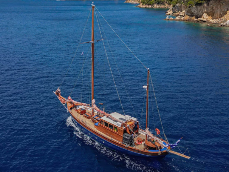 Wynajem Żaglowiec w Skiathos - Custom made by Psarros shipping Liberty