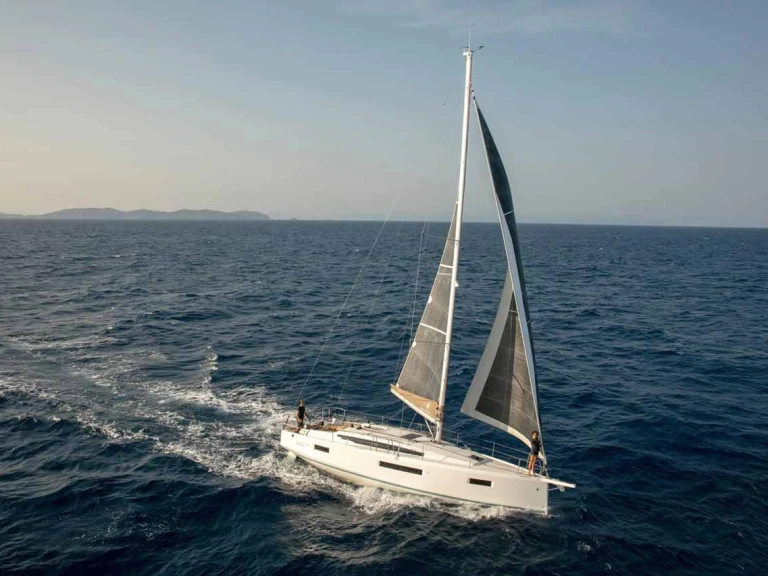 Jeanneau Sun Odyssey 410 między profesjonalistami a osobami prywatnymi w Trogir
