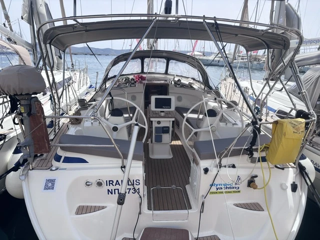 Bavaria Bavaria 42 Cruiser między profesjonalistami a osobami prywatnymi w Lavrio