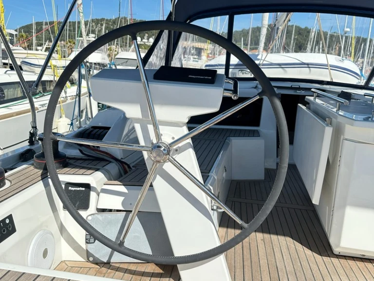 Wynajmij Bénéteau Oceanis 46.1 w Split