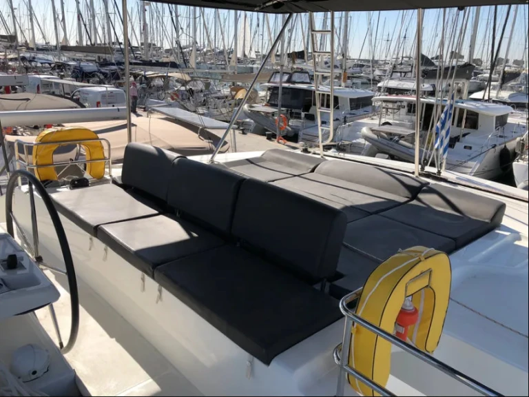 Wynajmij Lagoon Lagoon 50 w Alimos