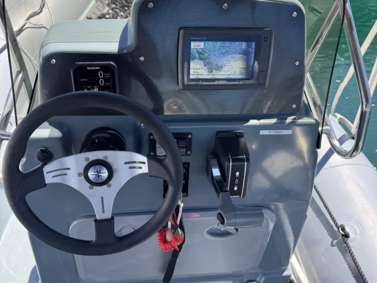 Zodiac Pro Open 650 między profesjonalistami a osobami prywatnymi w Cavalaire-sur-Mer