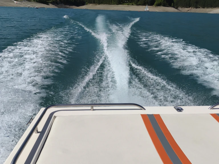 Wynajem łodzi Monterey Cuddy cabine  w Chorges na SamBoat 