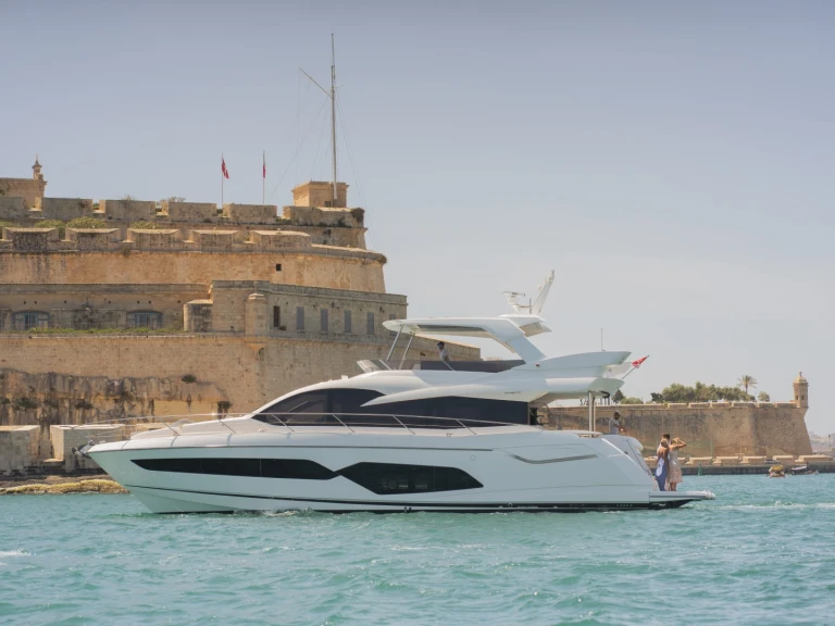 Wynajmij Sunseeker Manhattan 66 w San Ġiljan