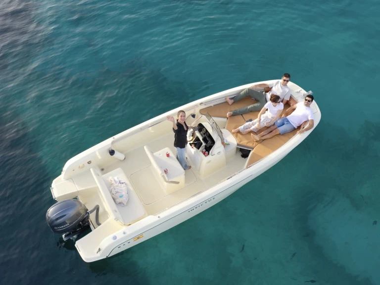 Wynajmij Invictus  FX 190 w Club Nàutic Santa Ponsa