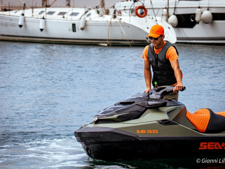 Wynajmij Bombardier GTX PRO 130 w Puerto Deportivo de Marbella