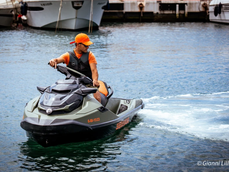 Wynajem łodzi Puerto Deportivo de Marbella tanio GTX PRO 130