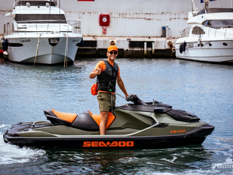Wynajem łodzi Bombardier GTX PRO 130 w Puerto Deportivo de Marbella na SamBoat 
