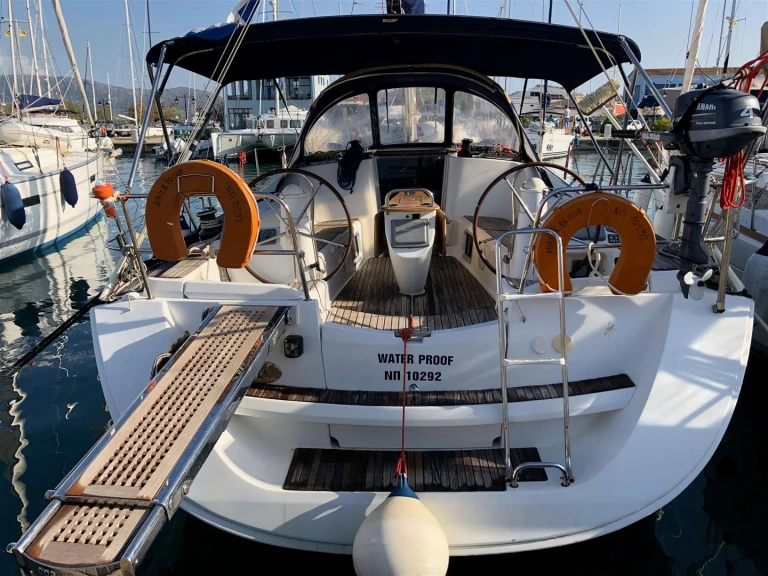 Jeanneau Sun Odyssey 42 i Performance między profesjonalistami a osobami prywatnymi w Póros (City)