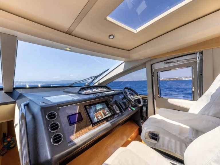Wynajem łodzi Saint-Tropez tanio Princess V70