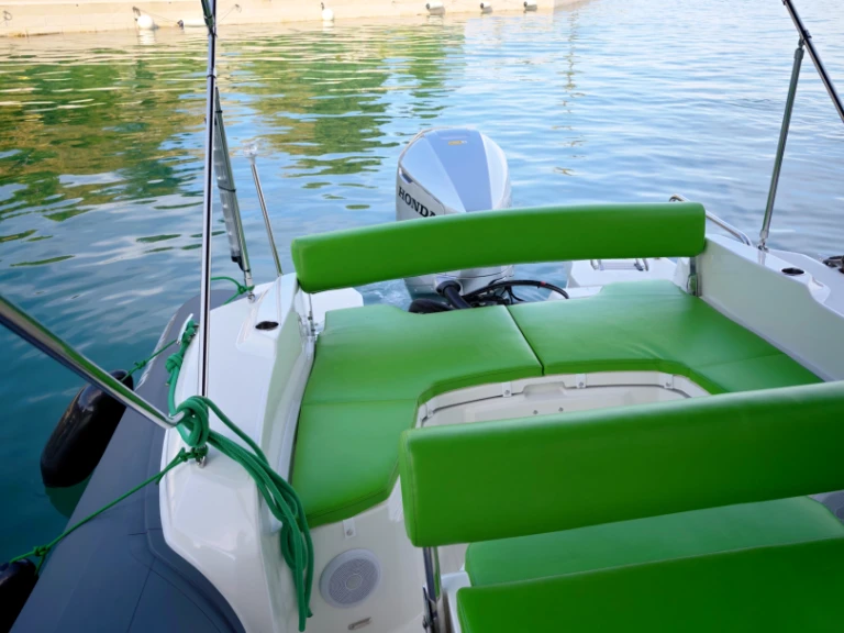 Marlin Boat 790 Pro Dynamic między profesjonalistami a osobami prywatnymi w Split
