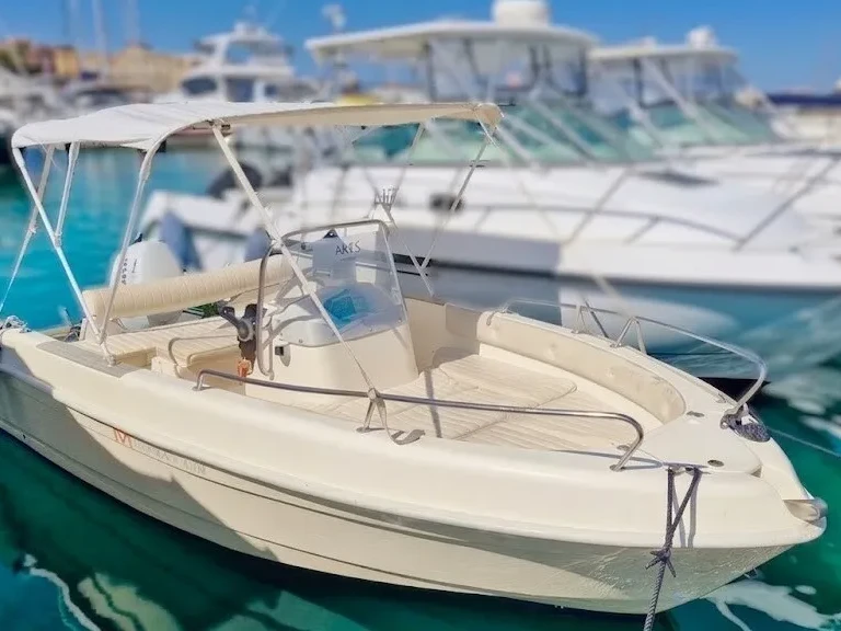 Motorówka do wynajmu w Porto di Alghero w najlepszej cenie