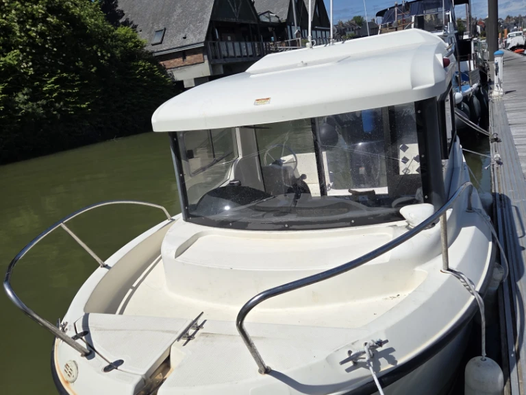 Quicksilver Captur 555 Pilothouse między profesjonalistami a osobami prywatnymi w Saint-Valery-sur-Somme