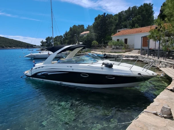 Wynajem Motorówka Chaparral z patentem 