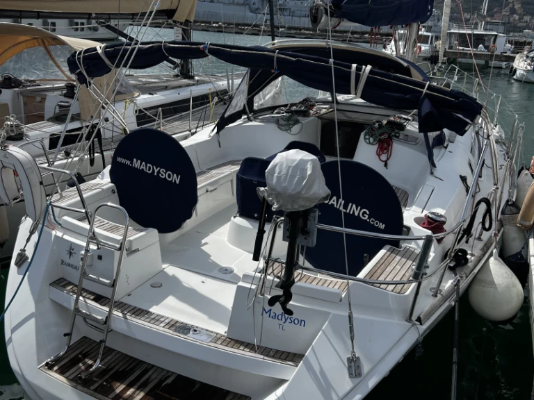 Wynajmij Jeanneau Sun Odyssey 44i w La Spezia
