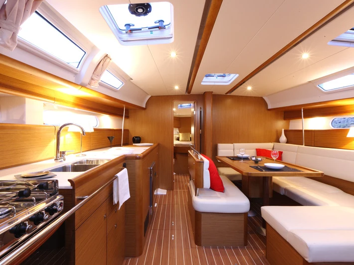 Wynajem łodzi La Spezia tanio Sun Odyssey 44i