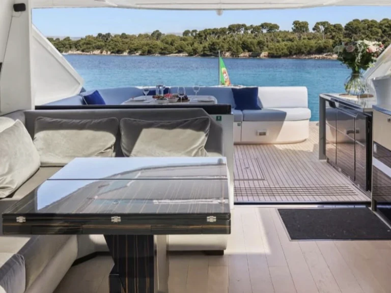 Wynajmij Fairline Targa 64 w Saint-Tropez