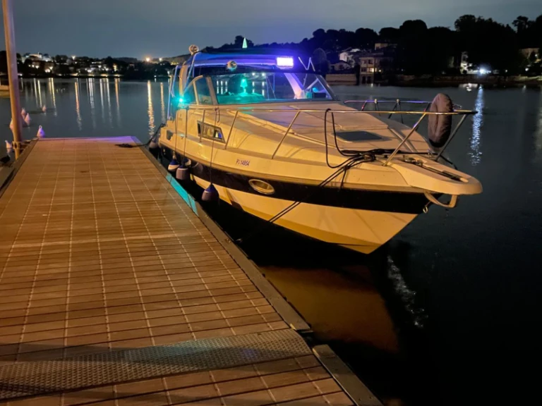 Cranchi Cranchi 32 Cruiser między profesjonalistami a osobami prywatnymi w Castelletto Sopra Ticino