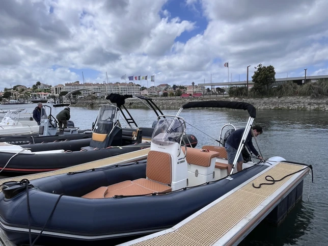 Bombard Sunrider 650 między profesjonalistami a osobami prywatnymi w Arcachon