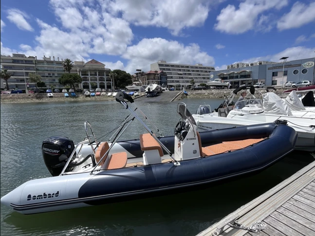 Bombard Sunrider 650 między profesjonalistami a osobami prywatnymi w Arcachon