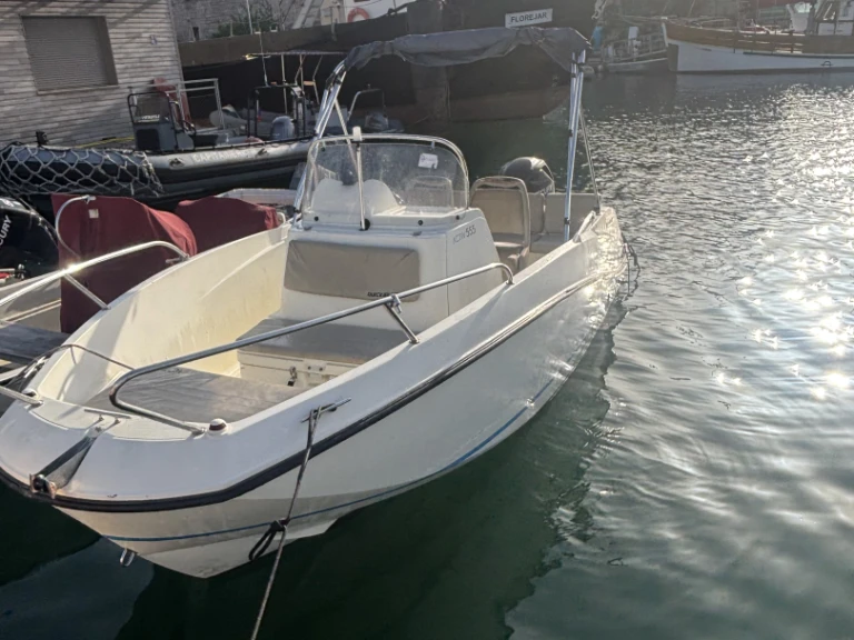 Wynajmij Quicksilver Activ 555 Open w Marsylia