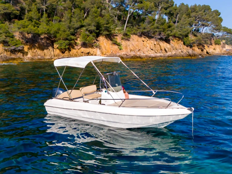 Wynajmij Capelli Cap 520 Open w Port de Bormes-les-Mimosas