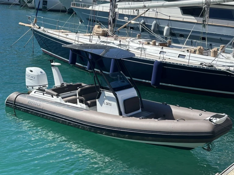 Brig Eagle Brig 650 Eagle między profesjonalistami a osobami prywatnymi w Villefranche-sur-Mer