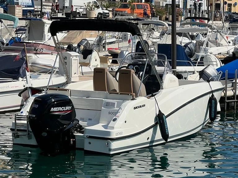 Motorówka do wynajmu w Villefranche-sur-Mer w najlepszej cenie