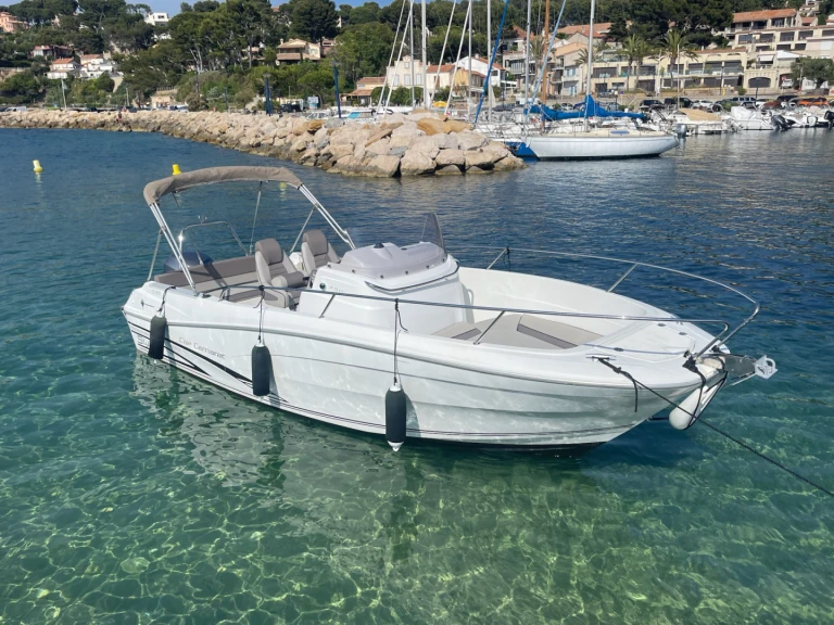 Wynajem łodzi Jeanneau Cap Camarat 7.5 CC w La Madrague na SamBoat 